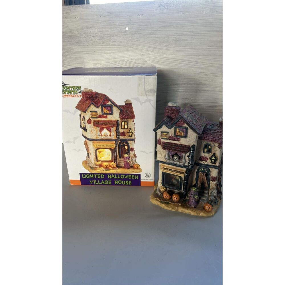 2005 Lemax Slabs &  Bones Shop Spooky Side Estates Lighted Halloween House